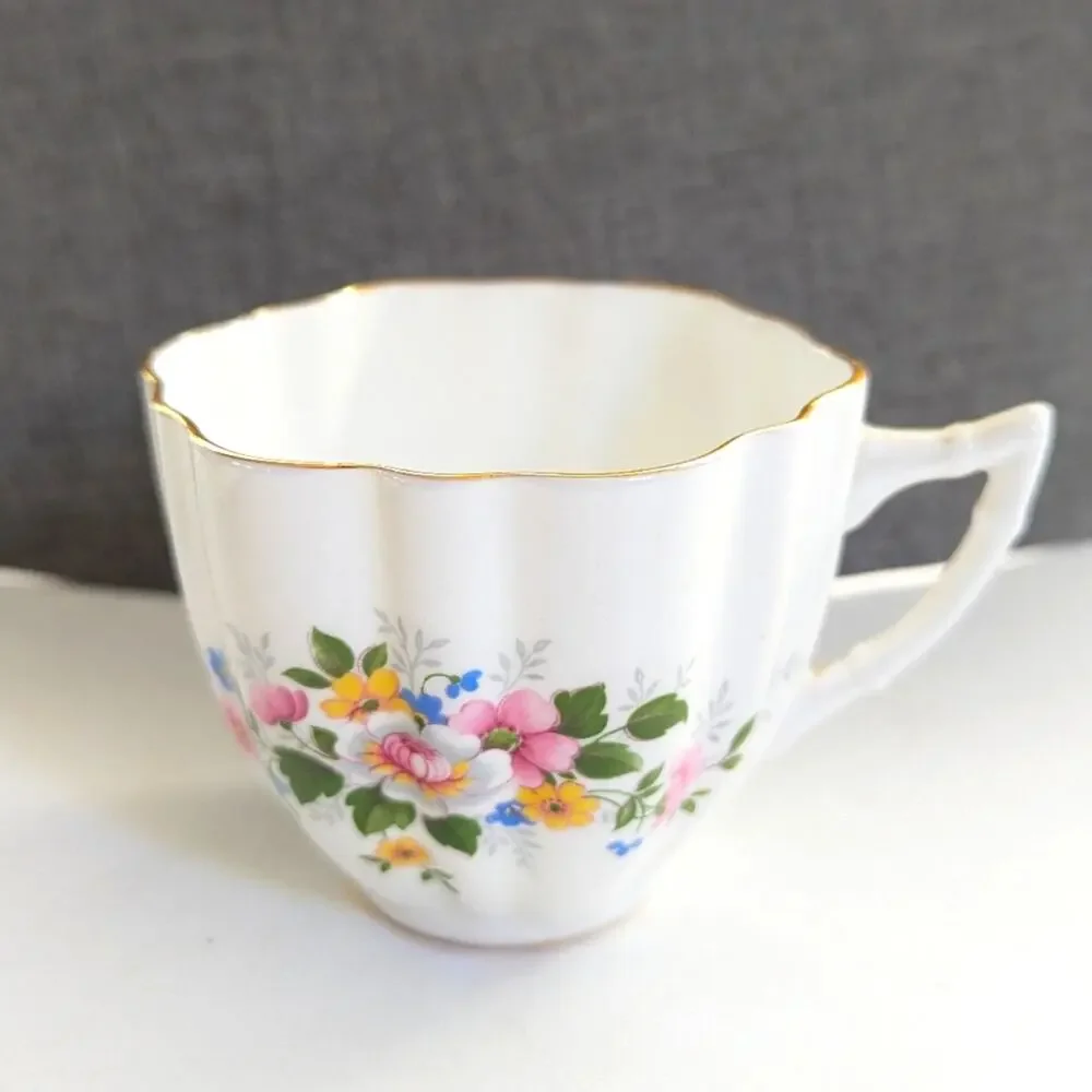 Vintage Royal Imperial Finest Bone China Floral Bouquet Cottage Tea Cup Saucer